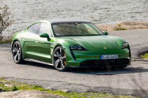 战术大师!XX战队教练临场指挥若定,带领队伍走向胜利! 战术大师!XX战队教练临场指挥若定,带领队伍走向胜利!